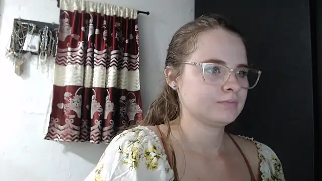 Snapshot of HellenMiyer1111 chatting on October 2025 05:26:02 PM HellenMiyer1111 online show from October 2025 05:26:02 PM