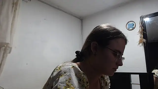 Snapshot of HellenMiyer1111 chatting on October 2025 04:08:02 PM HellenMiyer1111 online show from October 2025 04:08:02 PM