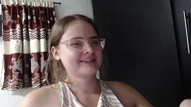 Snapshot of HellenMiyer1111 chatting on November 2025 01:05:01 AM HellenMiyer1111 online show from November 2025 01:05:01 AM