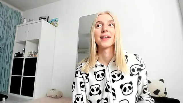 KenzieDawton online show from October 2025 03:18:01 AM