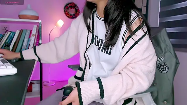 Shyn   online show from December 2024 04:53:02 AM