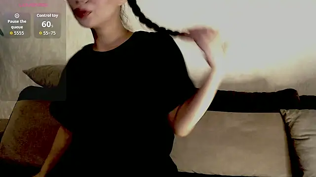 Iam Luna online show from February 2026 06:22:02 PM