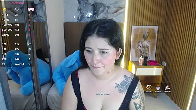 BIANCAROY1 online show from October 2025 06:41:01 PM