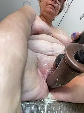Snapshot of slutgold chatting on February 2025 02:10:01 PM slutgold online show from February 2025 02:10:01 PM