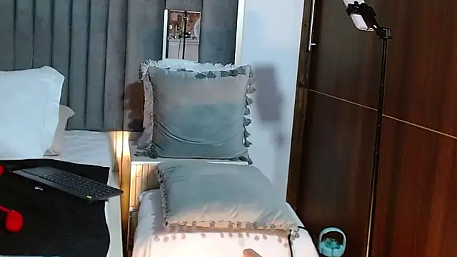 Snapshot of NatyTaylor chatting on January 2025 10:19:01 PM NatyTaylor online show from January 2025 10:19:01 PM