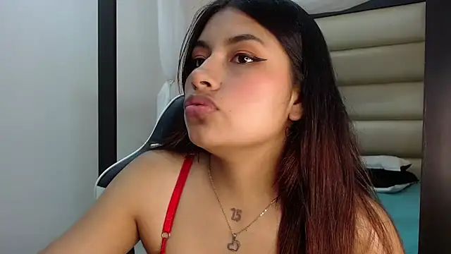 Snapshot of ChantalPetit chatting on September 2025 06:07:01 PM ChantalPetit online show from September 2025 06:07:01 PM