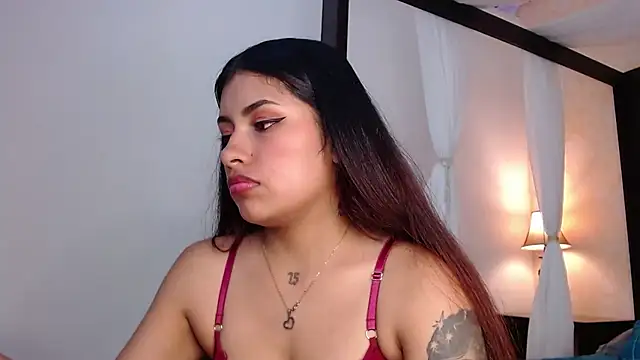 Snapshot of ChantalPetit chatting on September 2025 07:03:02 PM ChantalPetit online show from September 2025 07:03:02 PM