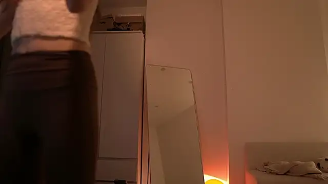 Weeissy online show from March 2026 07:00:02 PM