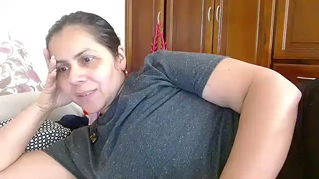 Snapshot of Sara_Brandon chatting on September 2025 06:31:01 PM Sara Brandon online show from September 2025 06:31:01 PM