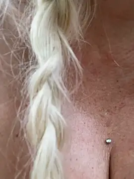 ADRIANNA FOX online show from April 2026 11:29:02 PM