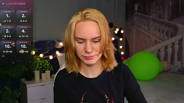 Snapshot of Ramona___ chatting on October 2025 06:13:01 AM Ramona online show from October 2025 06:13:01 AM