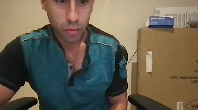 Snapshot of BigGuyMuscle chatting on January 2025 08:53:02 AM BigGuyMuscle online show from January 2025 08:53:02 AM