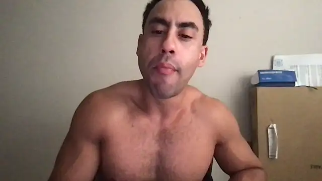Snapshot of BigGuyMuscle chatting on January 2025 01:02:01 PM BigGuyMuscle online show from January 2025 01:02:01 PM