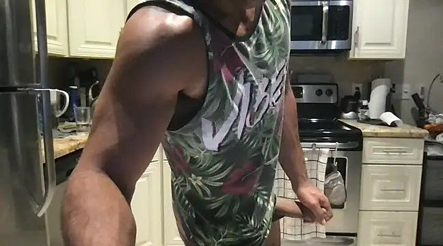 Snapshot of BigGuyMuscle chatting on February 2025 09:27:02 PM BigGuyMuscle online show from February 2025 09:27:02 PM