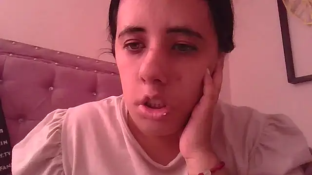 annarose19 online show from November 2025 06:33:02 PM