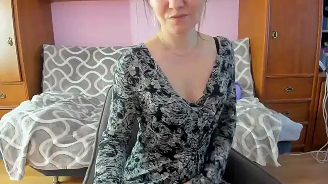 HolmesAriana online show from March 2025 01:07:01 PM