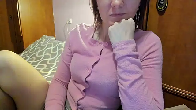 HolmesAriana online show from September 2025 01:56:01 PM