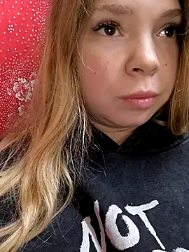 Zuli Kiska online show from November 2025 11:25:02 PM