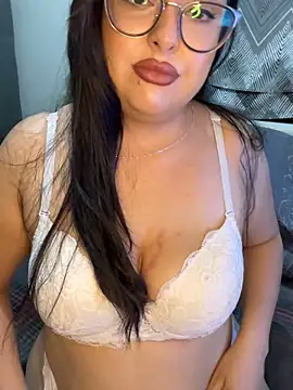 Snapshot of MileyGia chatting on October 2025 02:43:02 AM MileyGia online show from October 2025 02:43:02 AM