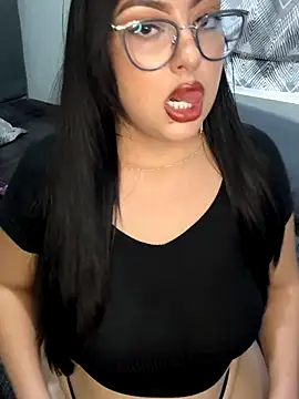 Snapshot of MileyGia chatting on October 2025 10:20:02 PM MileyGia online show from October 2025 10:20:02 PM