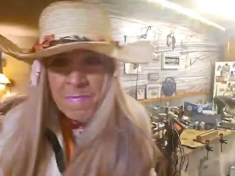 Snapshot of CROSSCOUNTRY1 chatting on January 2025 09:30:02 AM CROSSCOUNTRY1 online show from January 2025 09:30:02 AM