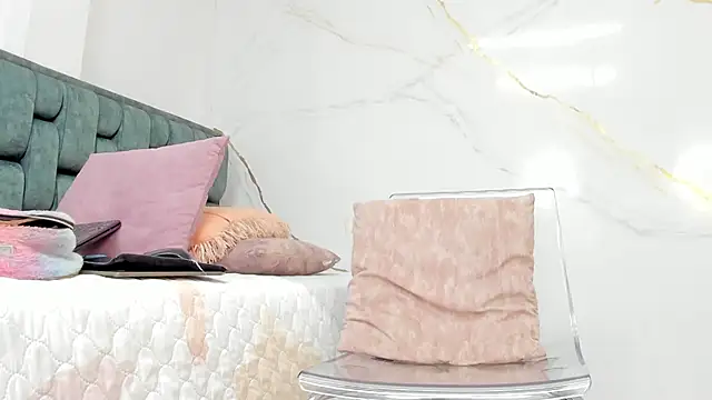 IsiisLovei online show from September 2025 02:29:02 PM