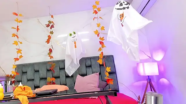 IsiisLovei online show from October 2025 02:51:02 PM