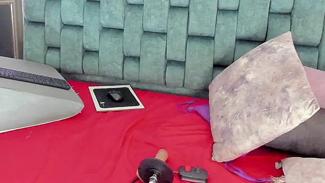 IsiisLovei online show from February 2026 02:44:02 PM