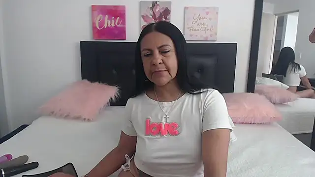 Snapshot of katiehotx chatting on September 2025 01:49:01 PM katiehotx online show from September 2025 01:49:01 PM