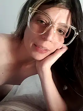 Snapshot of LouGabriel chatting on October 2025 02:40:01 PM LouGabriel online show from October 2025 02:40:01 PM