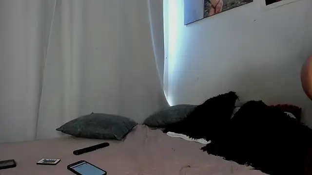 Sarah Jhonson online show from March 2026 04:01:01 PM