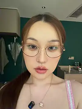 Snapshot of sphynx-_- chatting on November 2025 02:17:01 PM sphynx- - online show from November 2025 02:17:01 PM