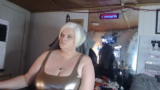 sexychazza16 online show from November 2025 08:30:01 PM