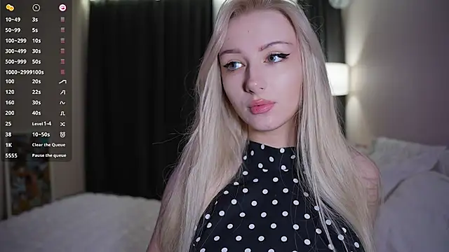 Snapshot of CatchMe1 chatting on October 2025 06:25:02 PM CatchMe1 online show from October 2025 06:25:02 PM