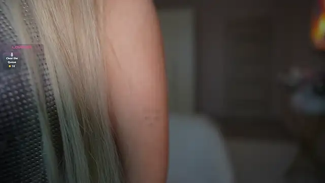 Snapshot of CatchMe1 chatting on November 2025 05:42:01 AM CatchMe1 online show from November 2025 05:42:01 AM