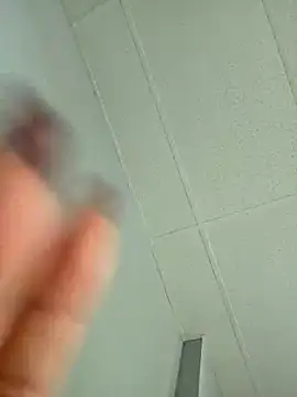 Nikkierosee online show from September 2025 04:01:01 PM