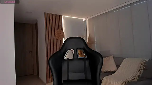 Snapshot of AnnieHallX chatting on March 2025 12:01:02 PM AnnieHallX online show from March 2025 12:01:02 PM