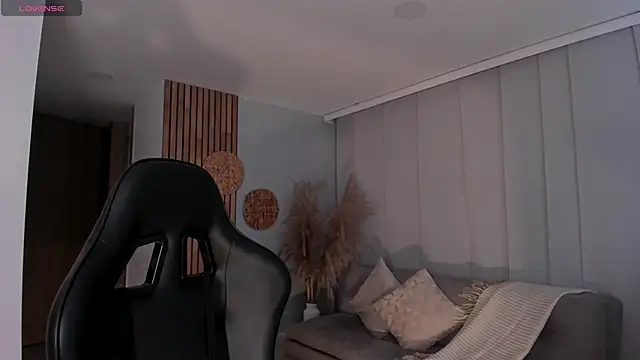 Snapshot of AnnieHallX chatting on March 2025 12:49:02 AM AnnieHallX online show from March 2025 12:49:02 AM