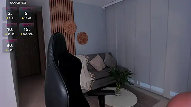 Snapshot of AnnieHallX chatting on October 2025 09:00:02 PM AnnieHallX online show from October 2025 09:00:02 PM