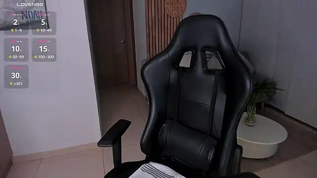 Snapshot of AnnieHallX chatting on November 2025 12:10:01 AM AnnieHallX online show from November 2025 12:10:01 AM