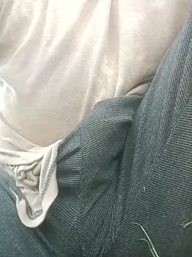 FinableKnee online show from October 2025 04:09:02 AM