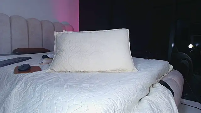 sofi decker online show from November 2025 12:15:02 PM