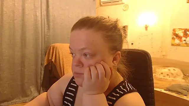 Snapshot of Janiffer_MiMi chatting on February 2025 12:18:01 AM Janiffer MiMi online show from February 2025 12:18:01 AM