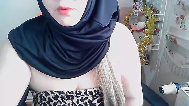 Snapshot of PinkPudding chatting on December 2024 11:43:02 AM PinkPudding online show from December 2024 11:43:02 AM