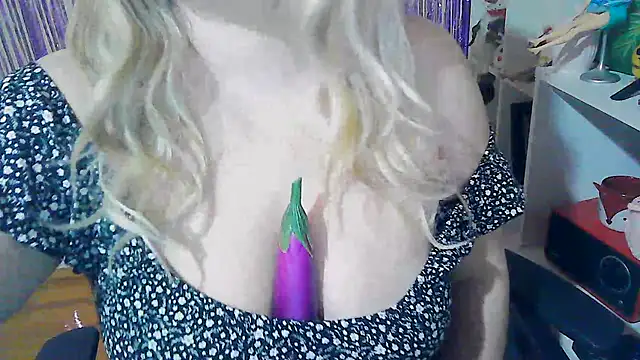 Snapshot of PinkPudding chatting on February 2025 07:21:01 PM PinkPudding online show from February 2025 07:21:01 PM