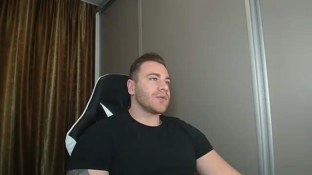 Thori92 online show from December 2025 01:05:02 PM