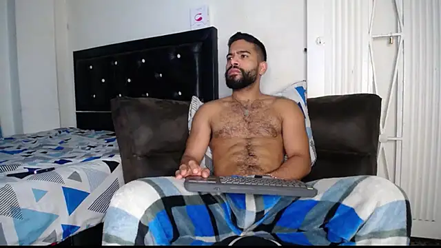 Snapshot of sweatyhairypig23 chatting on March 2025 01:43:01 AM sweatyhairypig23 online show from March 2025 01:43:01 AM