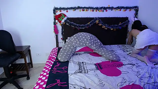 I am kim online show from November 2025 12:54:02 AM