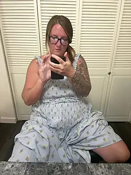 Lizzyloo online show from April 2026 07:16:01 PM