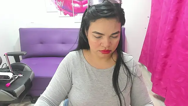 Snapshot of Cloe_35 chatting on February 2025 03:39:01 PM Cloe 35 online show from February 2025 03:39:01 PM
